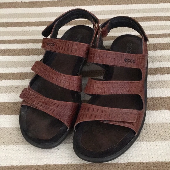 ecco light sandals